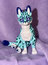 Serval Tacheté - Moyen - Bleu & Canard Créations Sortilege