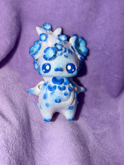 Pixie Sakura Bleu Azure Moyen - Œuvre Originale - Peinte à la Main Créations Sortilege