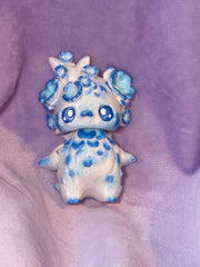 Pixie Sakura Bleu Azure Moyen - Œuvre Originale - Peinte à la Main Créations Sortilege